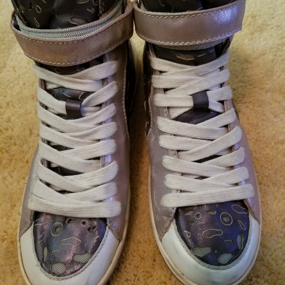 Shoes - Picture 3 of 4
